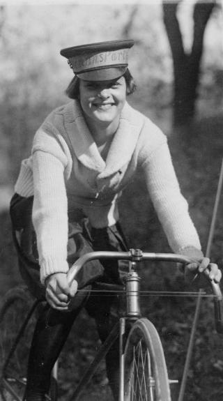 Women on sale bicycles